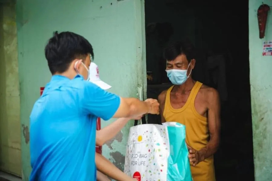 trào quà tận tay